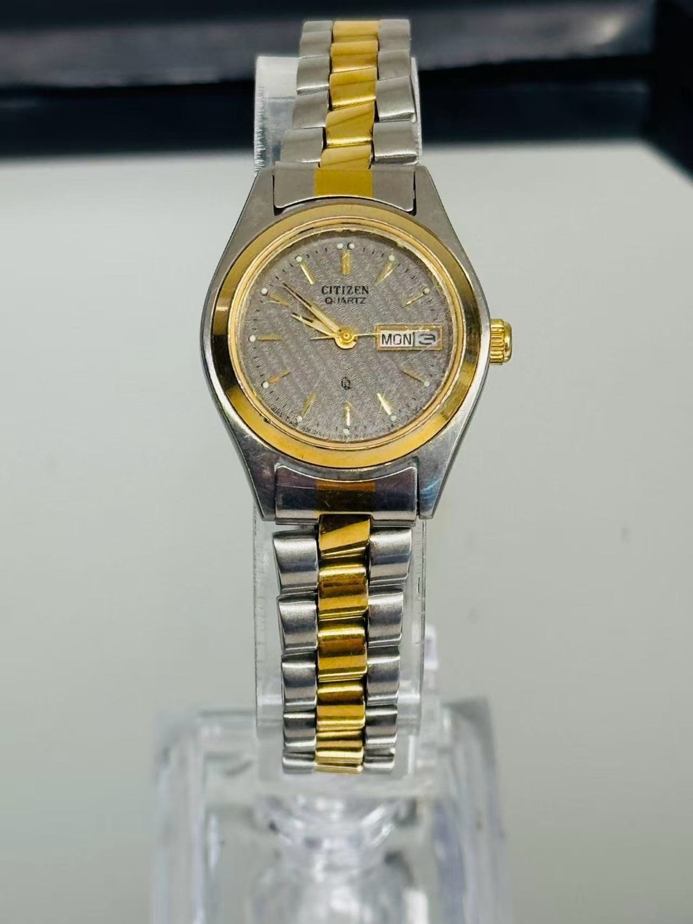 Vintage Citizen Quartz Day-Date Women Watch 25mm Two-Tone New Battery Runs